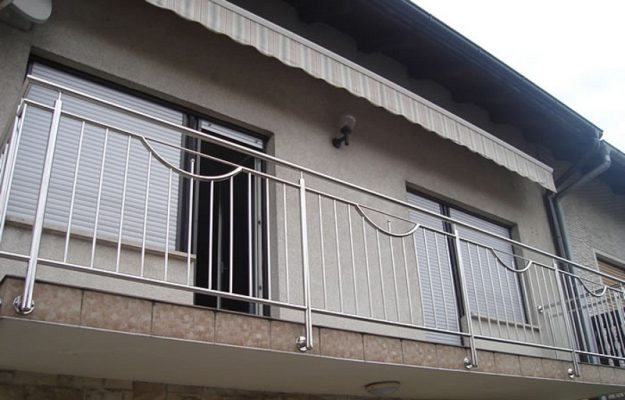 Lan can inox thanh ngang đơn giản có giá thành hợp lý