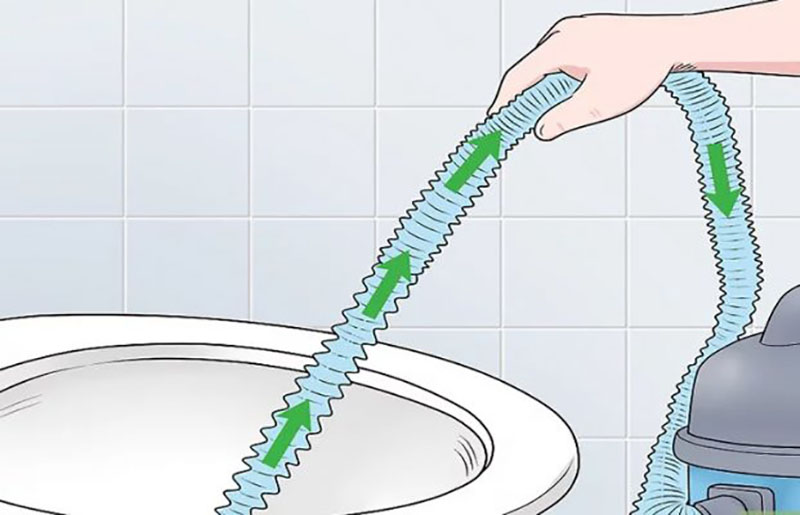 Xử lý bồn cầu bị tắc bằng máy hút bụi