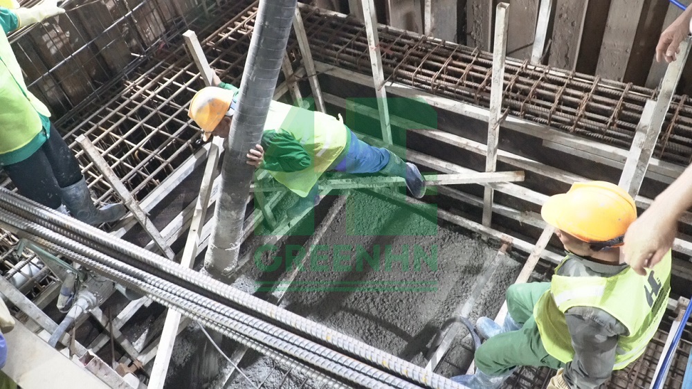 Đổ bê tông móng