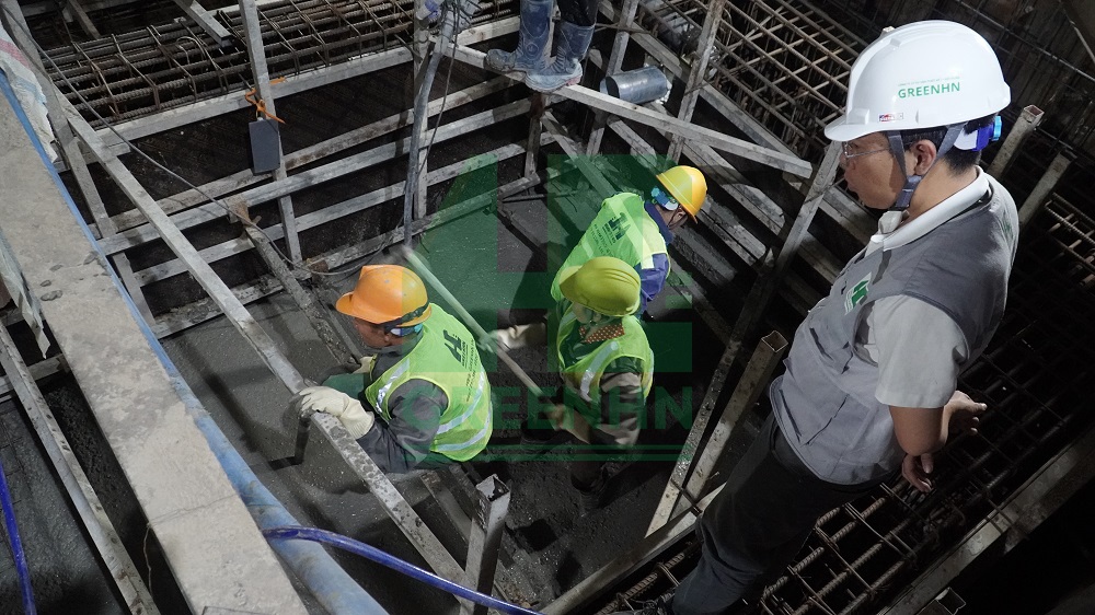 Đổ bê tông thi công móng bè