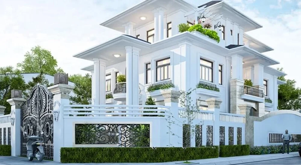 Biệt thự cổ điển trắng, chi tiết cột lớn, cửa sổ kính đen nổi bật.