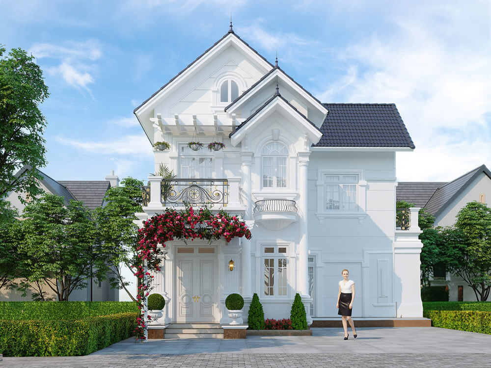 Biệt thự cổ điển màu trắng với ban công hoa leo đỏ, mang nét thanh nhã.