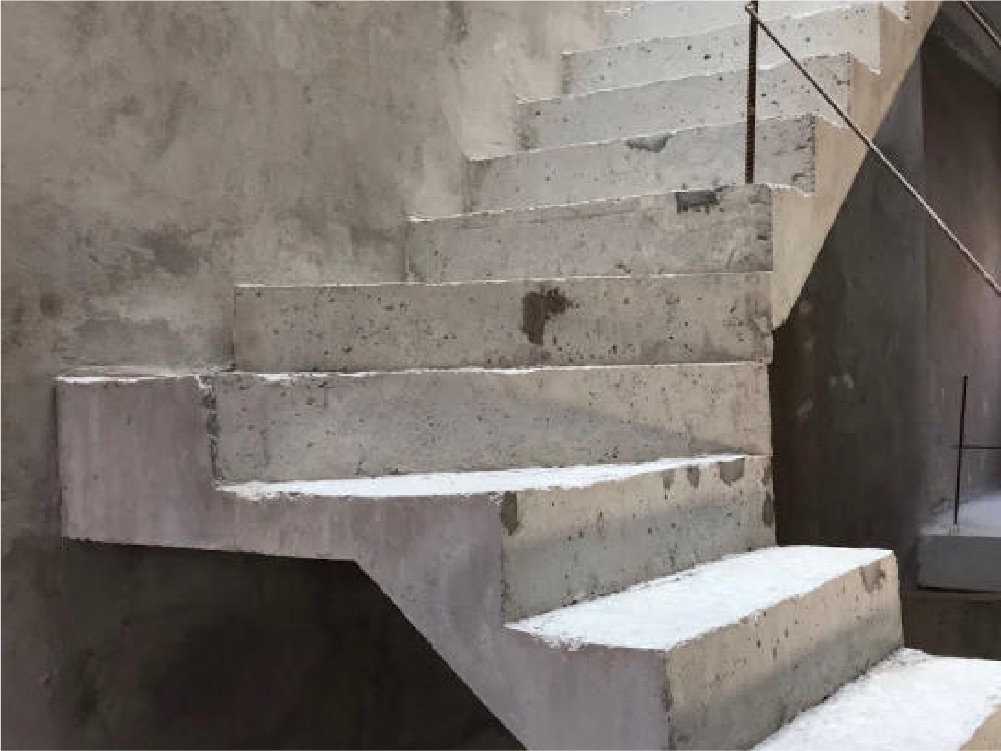 Cầu thang tầng hầm bê tông chắc chắn